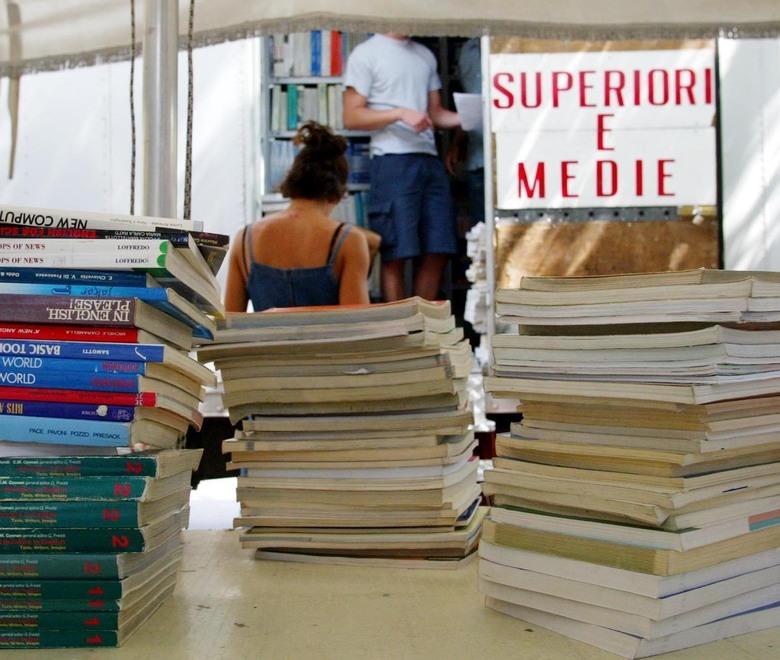 Lucca, rientro a scuola “salato”: fino a 400 euro per i libri. Ecco quanto si spende istituto per istituto