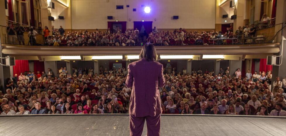 Nelle foto di Stefanini/Silvi la segretaria del Pd Elly Schlein sul palco dei 4 Mori