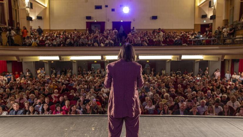 Nelle foto di Stefanini/Silvi la segretaria del Pd Elly Schlein sul palco dei 4 Mori