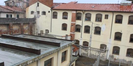 La casa circondariale San Giorgio nel centro storico: per arrivarci occorre transitare dai varchi