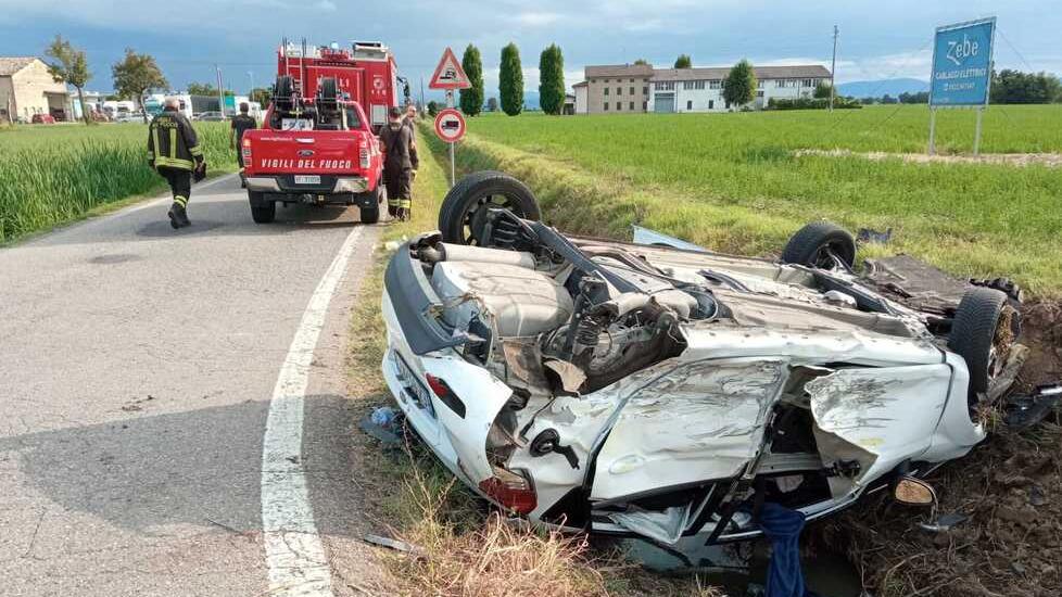 Scontro tra un’auto e un furgone: grave una 60enne