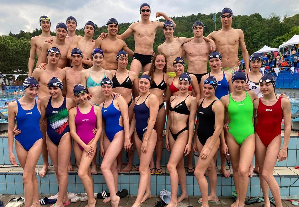 Gli atleti dell’Asd Nuoto Valdinievole protagonisti alle gare regionali di Livorno sotto la guida degli allenatori Federico Cambi e Ludovica Oresti