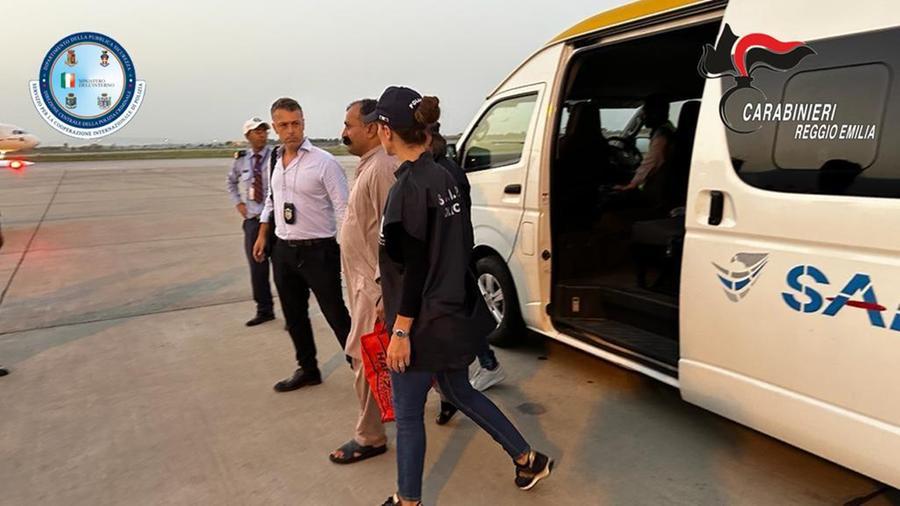 
	Shabbar Abbas poco prima di prendere l'aereo per l'Italia

