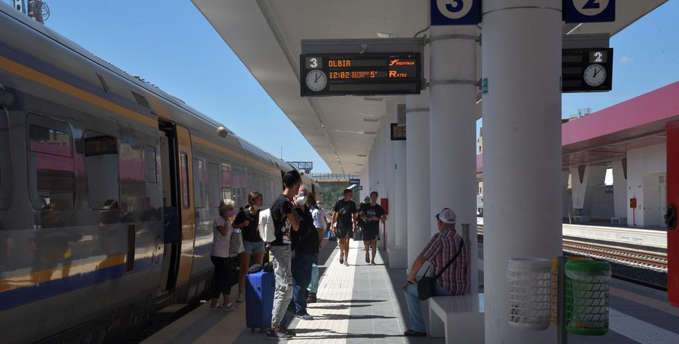 Olbia, ferrovia per l’aeroporto: via libera ambientale