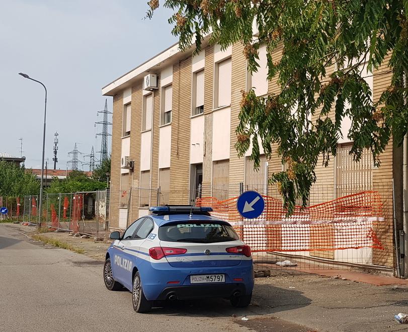Modena, stabile occupato da abusivi: la polizia lo sgombera<br>
