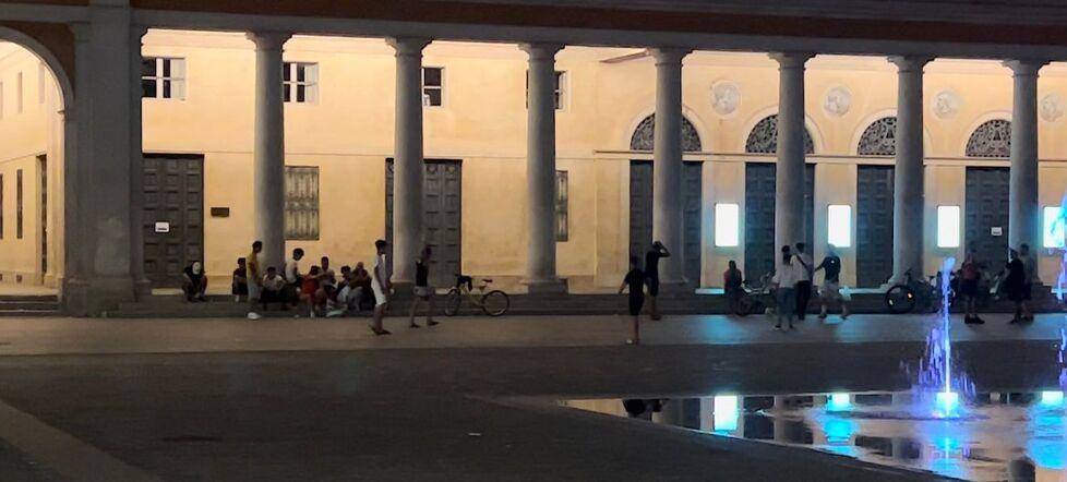 Zona teatri, i residenti non mollano: «Prima la vivibilità, poi la movida»