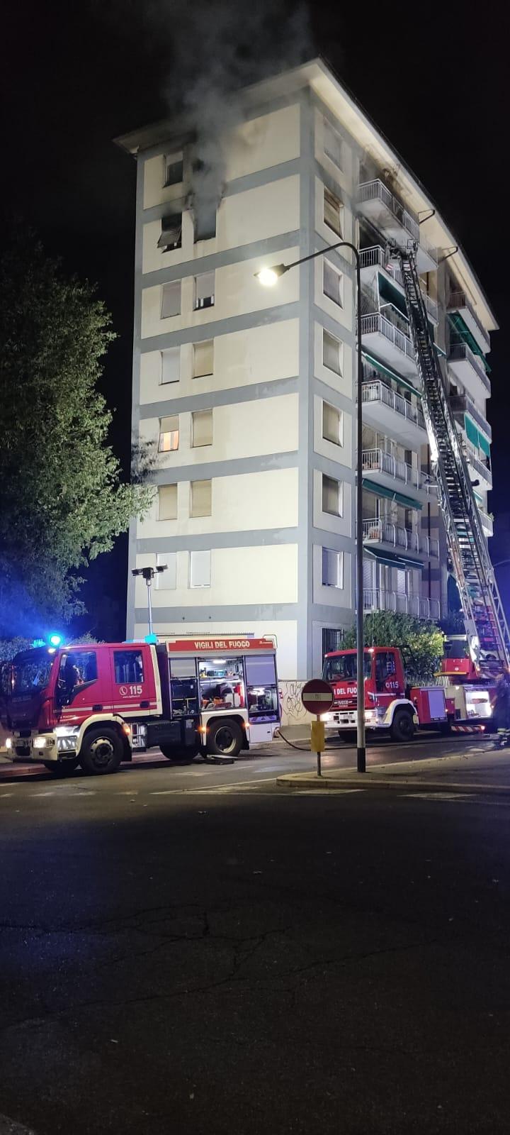 
	L'incendio in via Cosseria (foto Binoy Toroucly)

