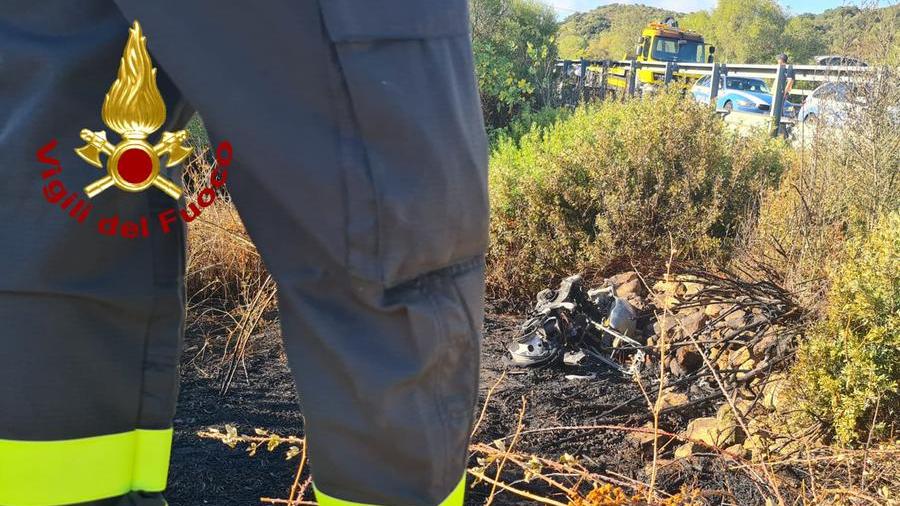 Si schianta sul guard rail sulla 125 per Arzachena: motociclista perde una gamba