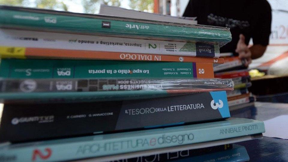 Pistoia, salasso sul rientro a scuola. Fino a 600 euro per i libri