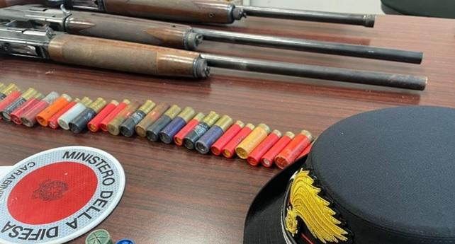 Un arsenale accanto alla cassa del bar, arrestato commerciante livornese: ecco chi è
