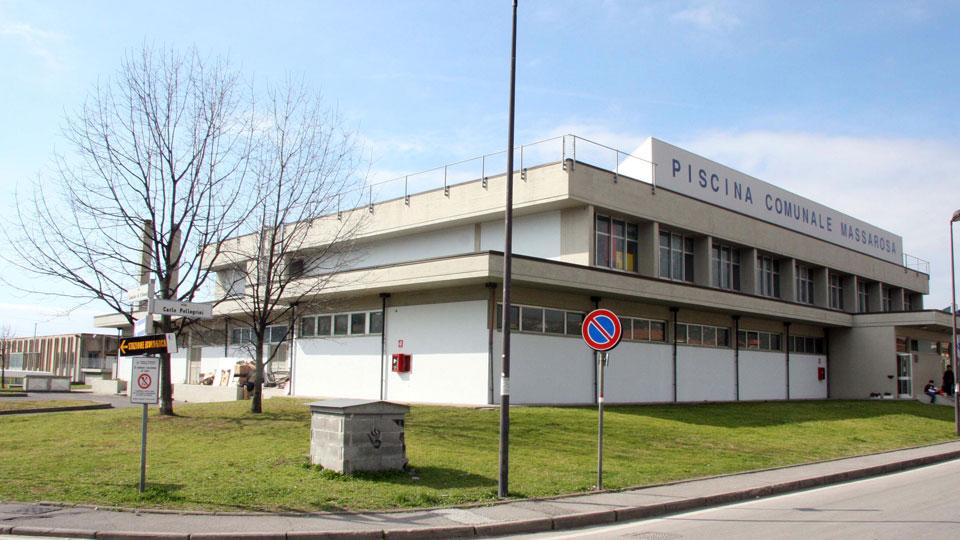 Massarosa, infiltrazioni nel tetto della piscina. Il Comune: «Siamo già intervenuti»