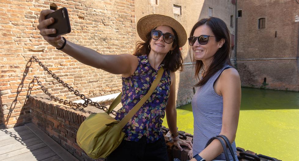 Turismo, a luglio presenze in aumento: bene Ferrara, benissimo i Lidi: +5,9%