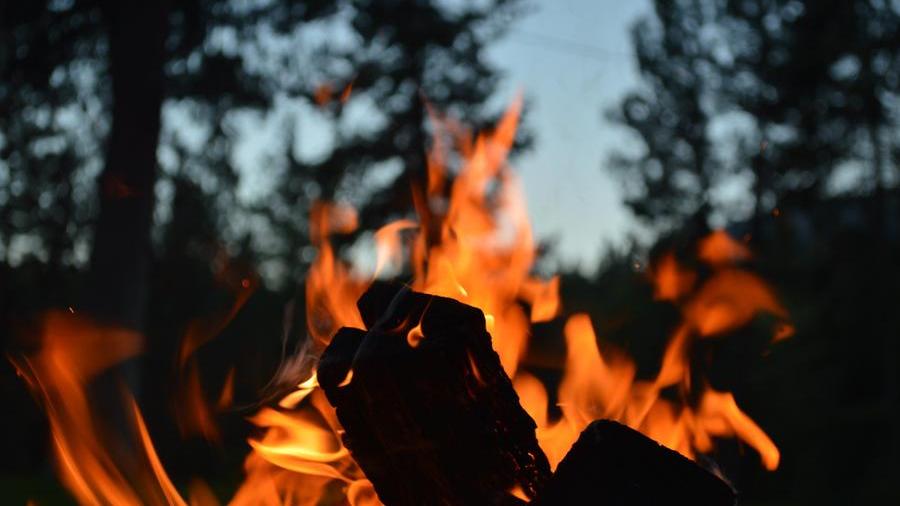 Incendi, in Toscana si può tornare a effettuare abbruciamenti di residui vegetali. Ma ci vuole cautela