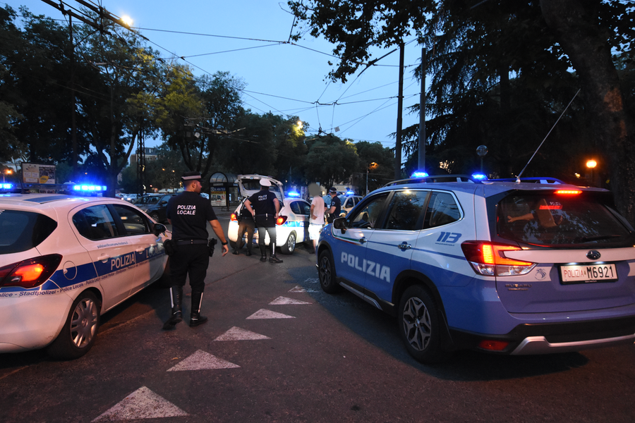 Modena, Scontro In Via Giardini Tra Un’auto E Una Pattuglia Della ...