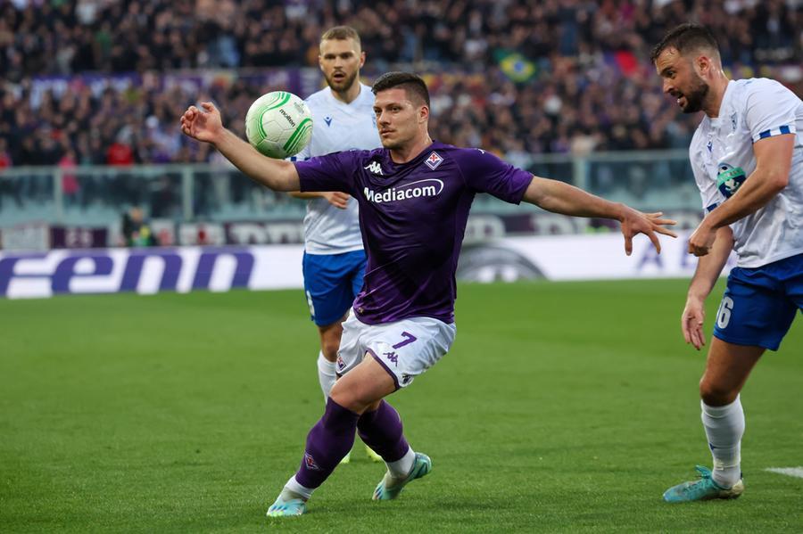 Fiorentina, Jovic va al Milan: il serbo saluta la Viola