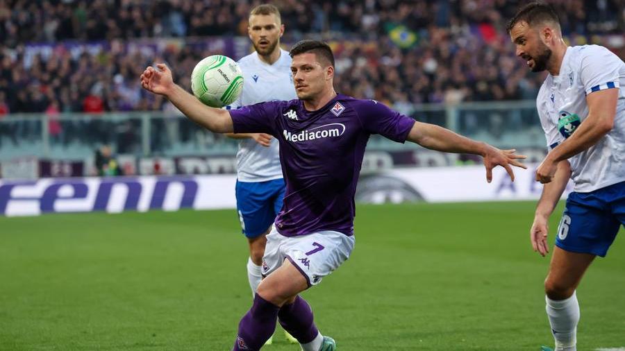 Fiorentina, Jovic va al Milan: il serbo saluta la Viola