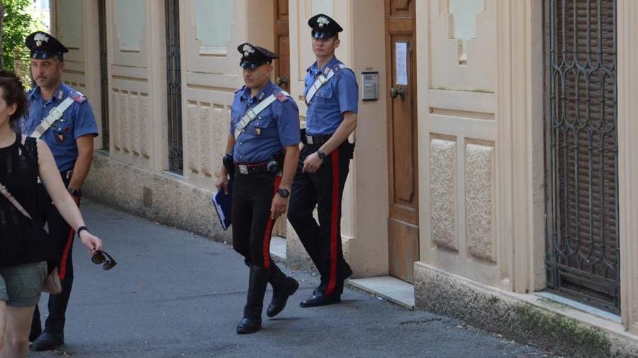 Continua a pedinare e molestare una donna nonostante il divieto di avvicinamento: denunciato 69enne di Dolianova