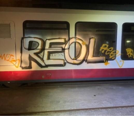 Vacanza con graffiti, sono milanesi gli imbrattatori dei nuovi treni Arst Alghero-Sassari