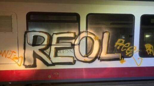 Vacanza con graffiti, sono milanesi gli imbrattatori dei nuovi treni Arst Alghero-Sassari