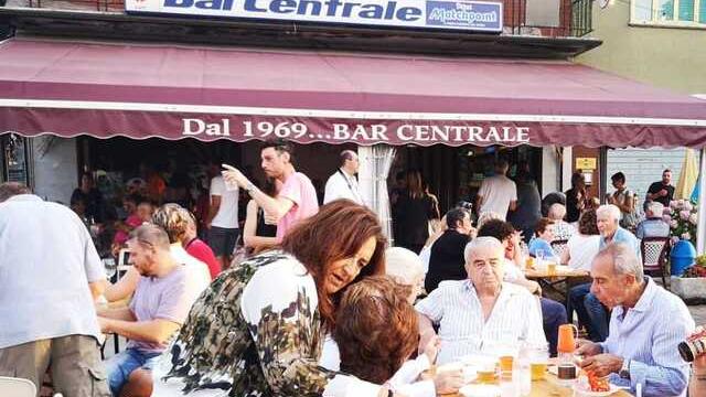 Dogato, il bar Centrale si rifà il trucco e festeggia 54 anni di servizio