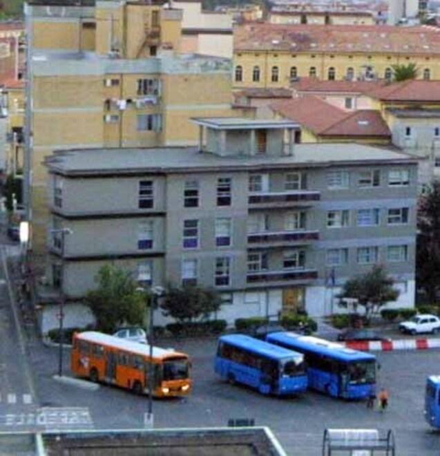 L’edificio che ospita la Casa della Salute in piazza Sacco e Vanzetti di Monterosso