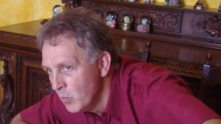 La moglie lo trova senza vita davanti a casa, muore 66enne pesciatino