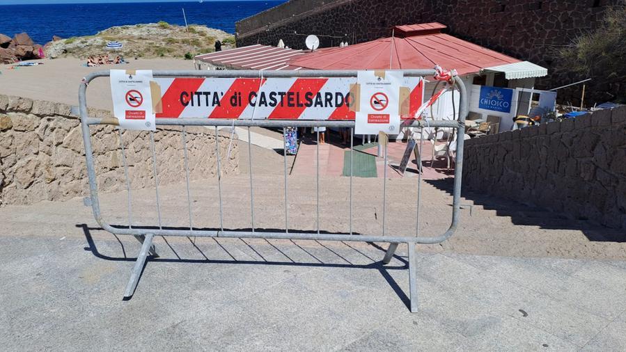 Castelsardo, liquami nello scolo a mare: accesso vietato alla spiaggia La Marina