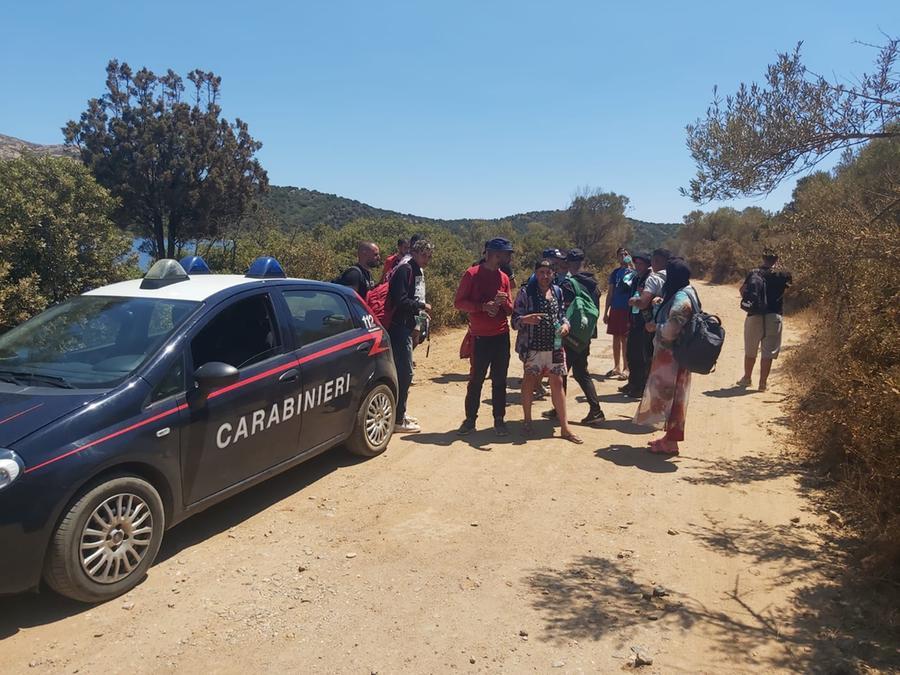 Migranti, sbarco a Pula: una donna, 2 ragazzi e 8 uomini