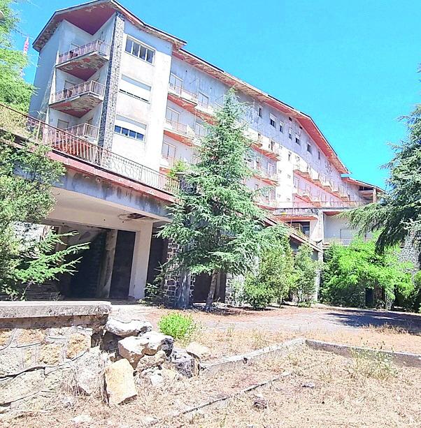 
	La struttura fatiscente sul Monte Ortobene <em>(foto Massimo Locci)</em>

