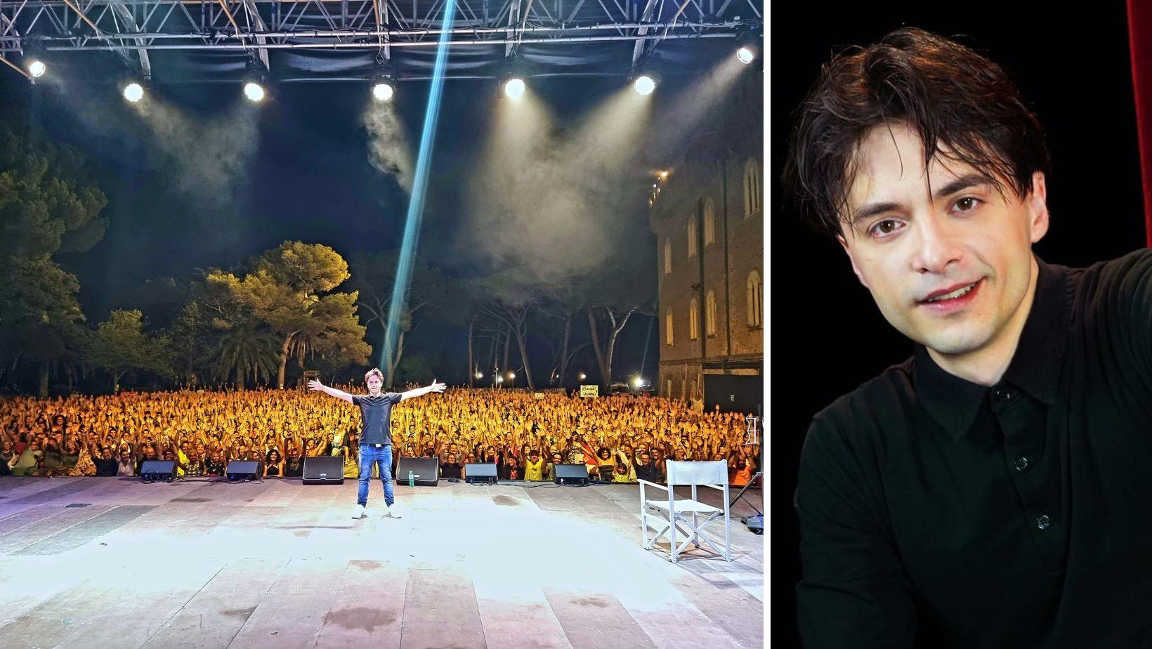 A sinistra Jonathan Canini sul palco dello spettacolo a Castiglioncello