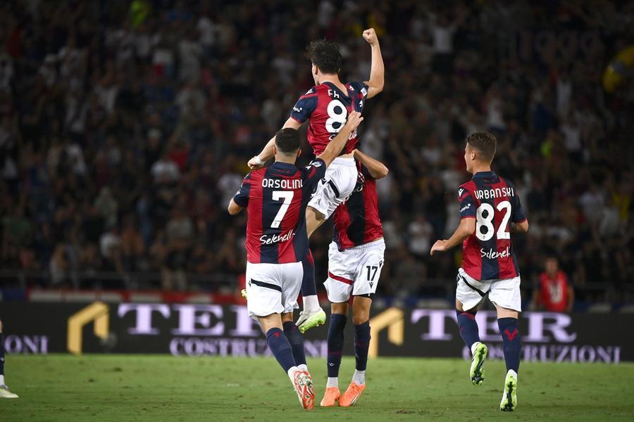 Cagliari beffato nel finale: il Bologna vince 2-1
