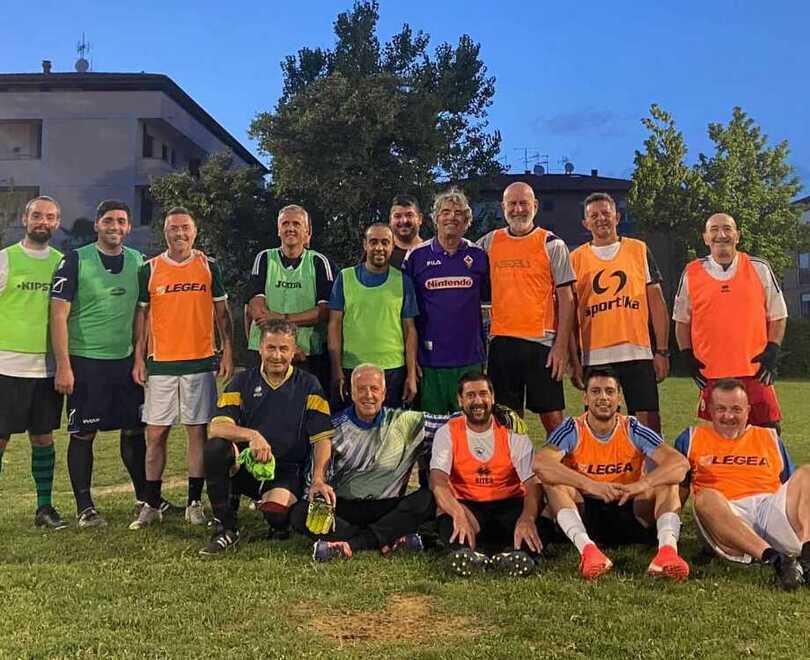 Pontedera, a 84 anni continua a giocare a calcetto: «Un esempio per tutti noi»