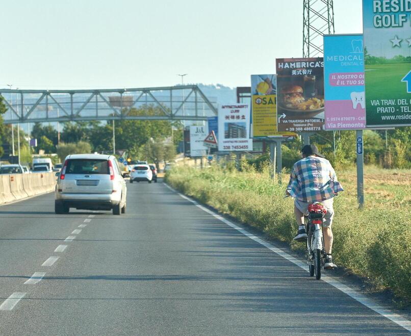 Prato, la bici come la roulette russa: in tangenziale già 15 incidenti