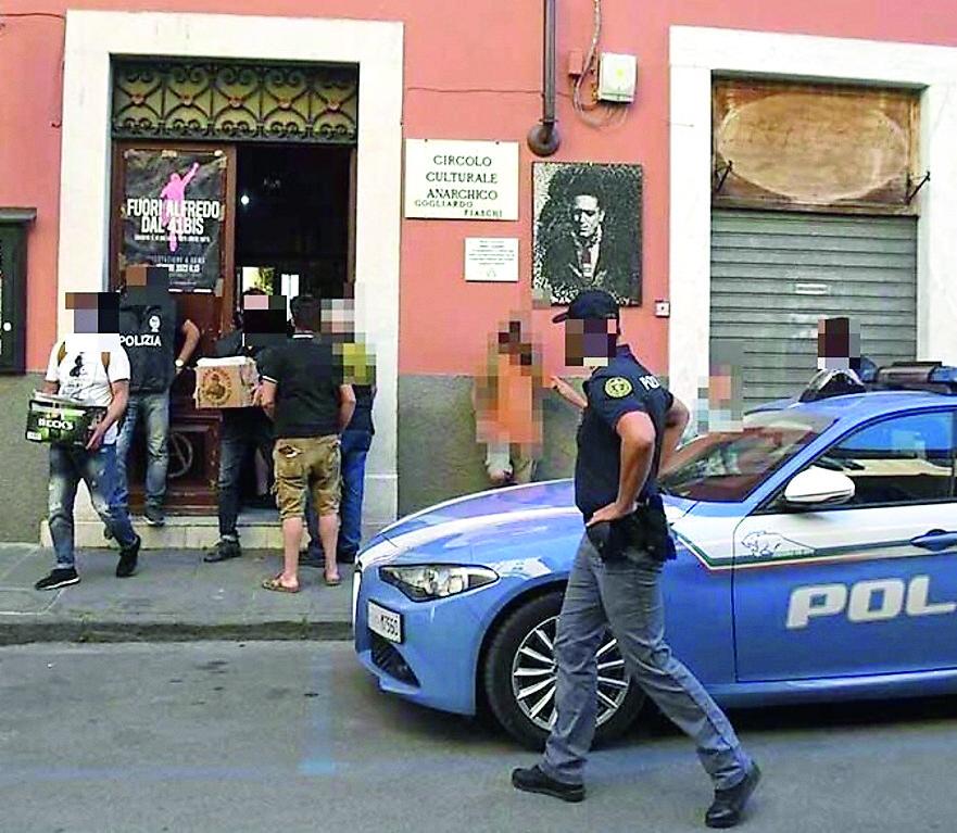 Anarchici, cade l’accusa di terrorismo ma il Riesame conferma le misure cautelari