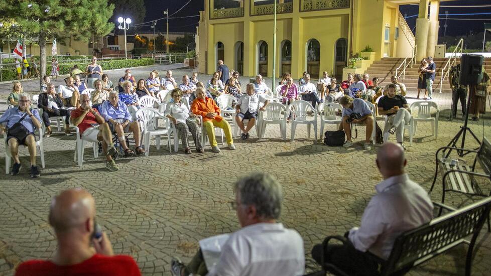 Dal “fritto democratico” al ricordo di Berlinguer: viaggio alla Festa dell’Unità di Livorno in formato bonsai