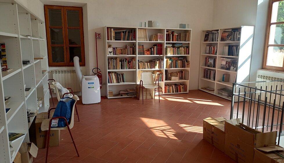 Le Clarisse Una nuova biblioteca nata grazie a una partita di baseball