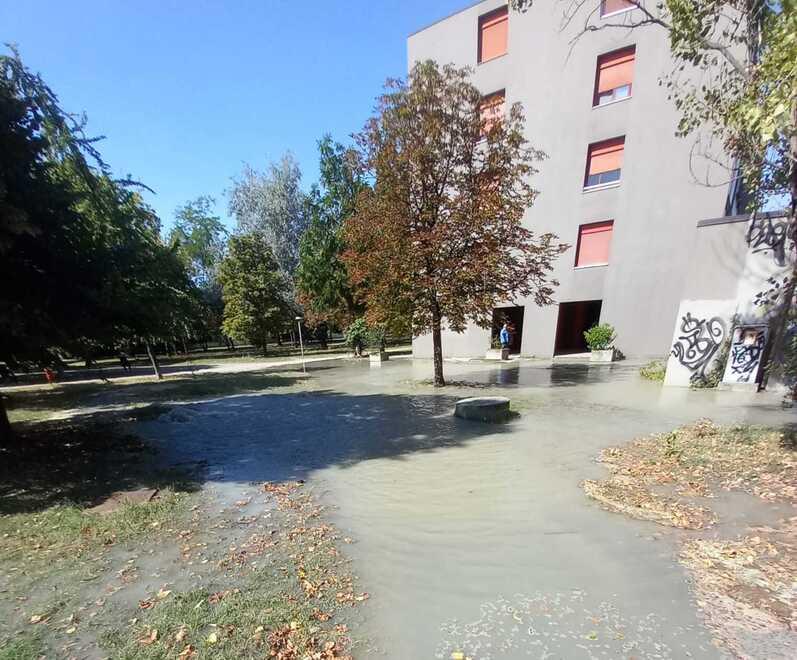 Modena, tubo rotto al Parco Amendola: «Un metro d’acqua nei garage»<br type="_moz" />
