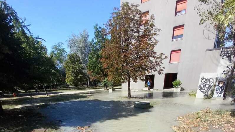 Modena, tubo rotto al Parco Amendola: «Un metro d’acqua nei garage»<br type="_moz" />
