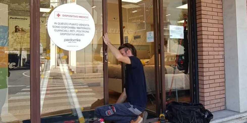 Modena. Spaccata mattutina in via Sigonio: danni per migliaia di euro<br type="_moz" />
