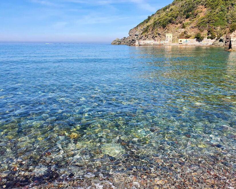Livorno, il malore in mare, i soccorsi, la paura: 56enne salvato dai bagnini col massaggio cardiaco