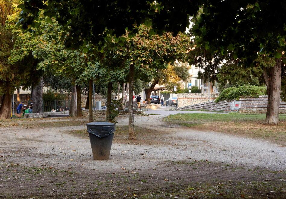 Empoli, offese e urla nel parco Mariambini: «Passarci è un incubo». Lo sfogo di un’impiegata