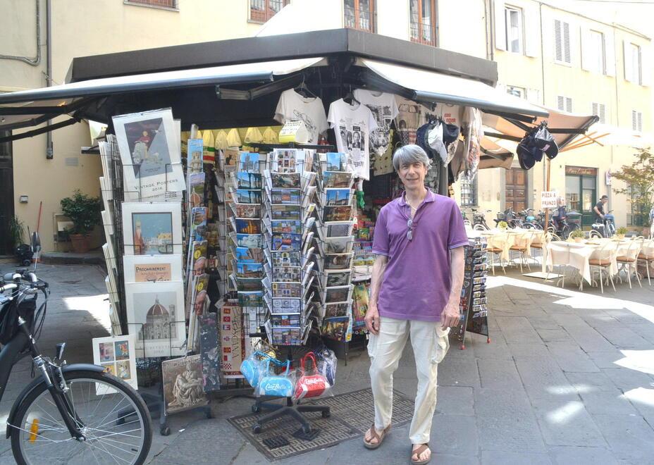 Lucca, festeggia 80 anni l’edicola-chiosco di “None”: «Ecco come resisto agli effetti del digitale»
