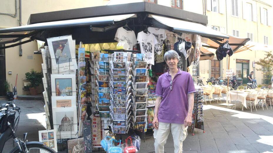 Lucca, festeggia 80 anni l’edicola-chiosco di “None”: «Ecco come resisto agli effetti del digitale»