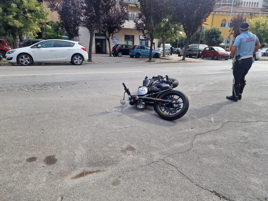 Grosseto: scontro auto moto, centauro in ospedale