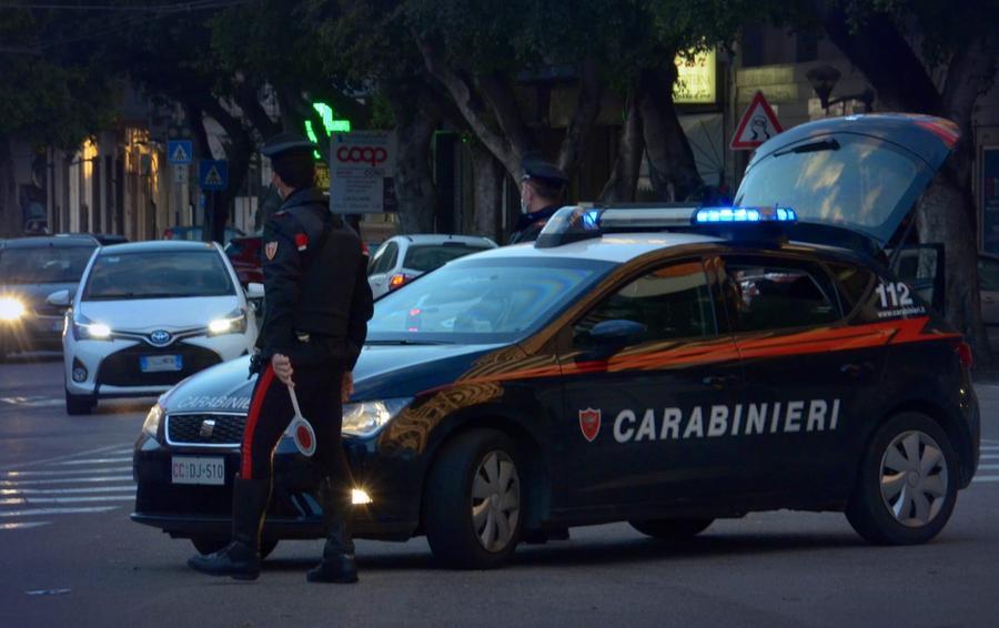 Senorbì, spara un colpo di pistola contro la casa del rivale: denunciato