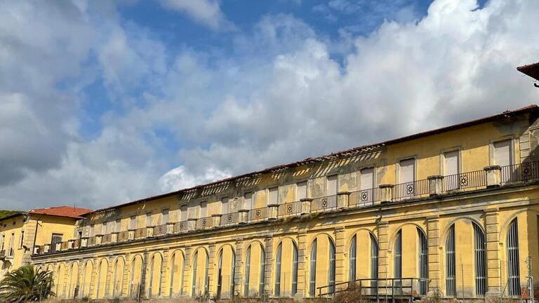 Follonica, all’ex colonia via i vincoli dal bando. Spunta un imprenditore interessato