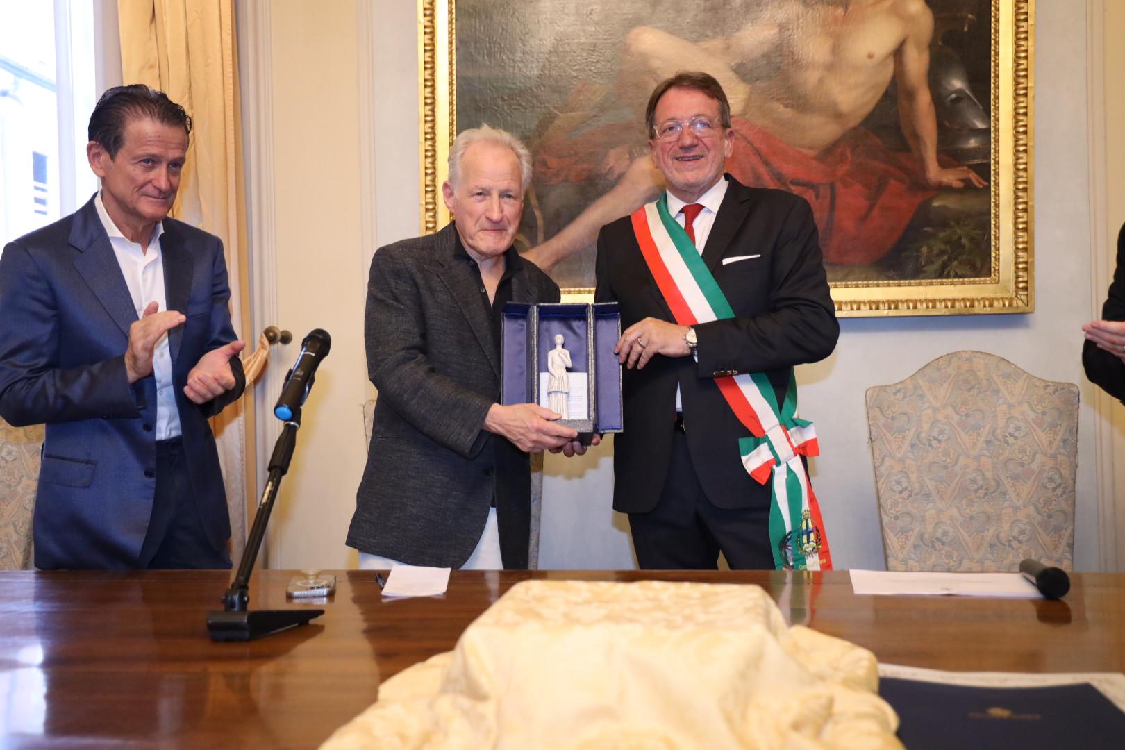 Modena. La “Bonissima” al regista Michael Mann: «Se il film è riuscito è anche grazie ai modenesi»<br>
