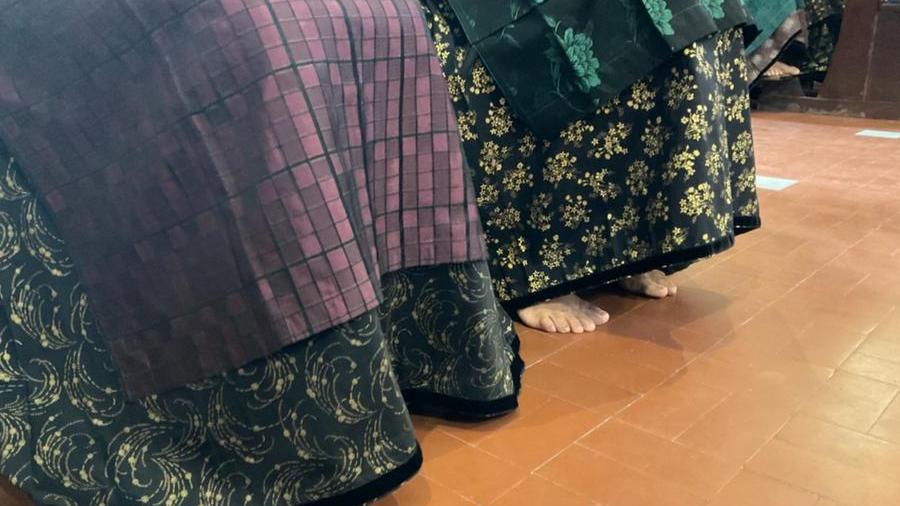 Trecento donne scalze chiudono i festeggiamenti per San Salvatore