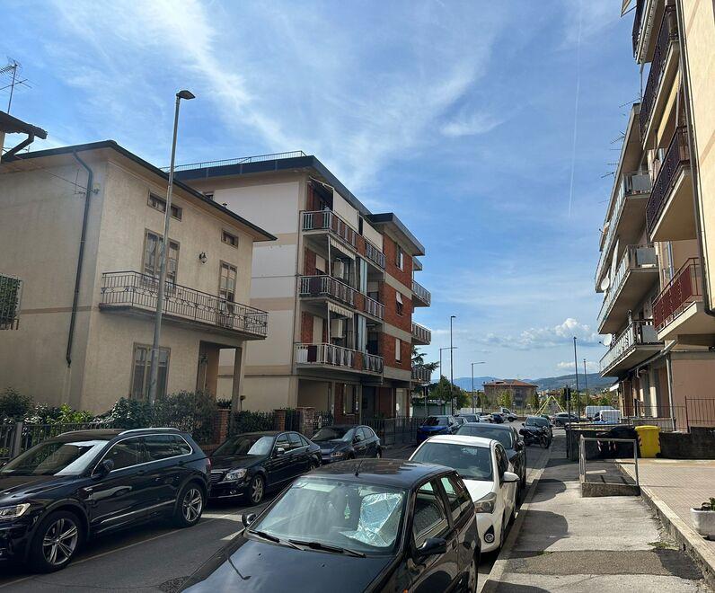 Bimbo morto schiacciato, i vicini: «La mamma è stata molto coraggiosa»