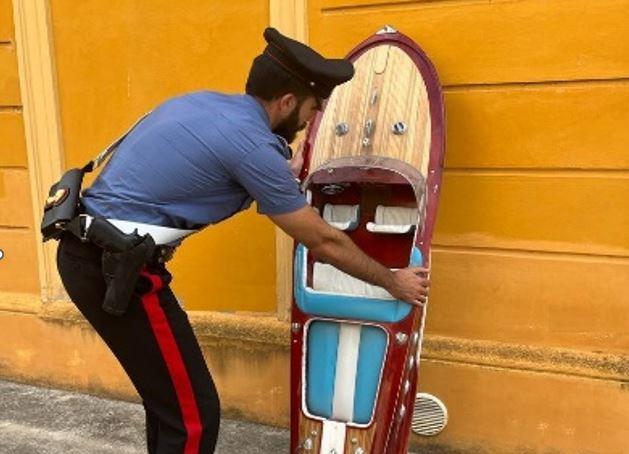 Comacchio, motoscafo rubato in vendita online: denunciata una donna